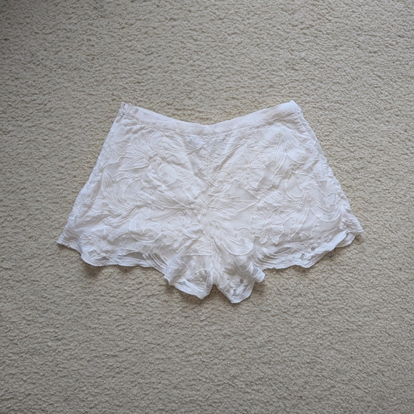Abercrombie & Fitch Ivory Floral Lace Shorts - Picture 2 of 4